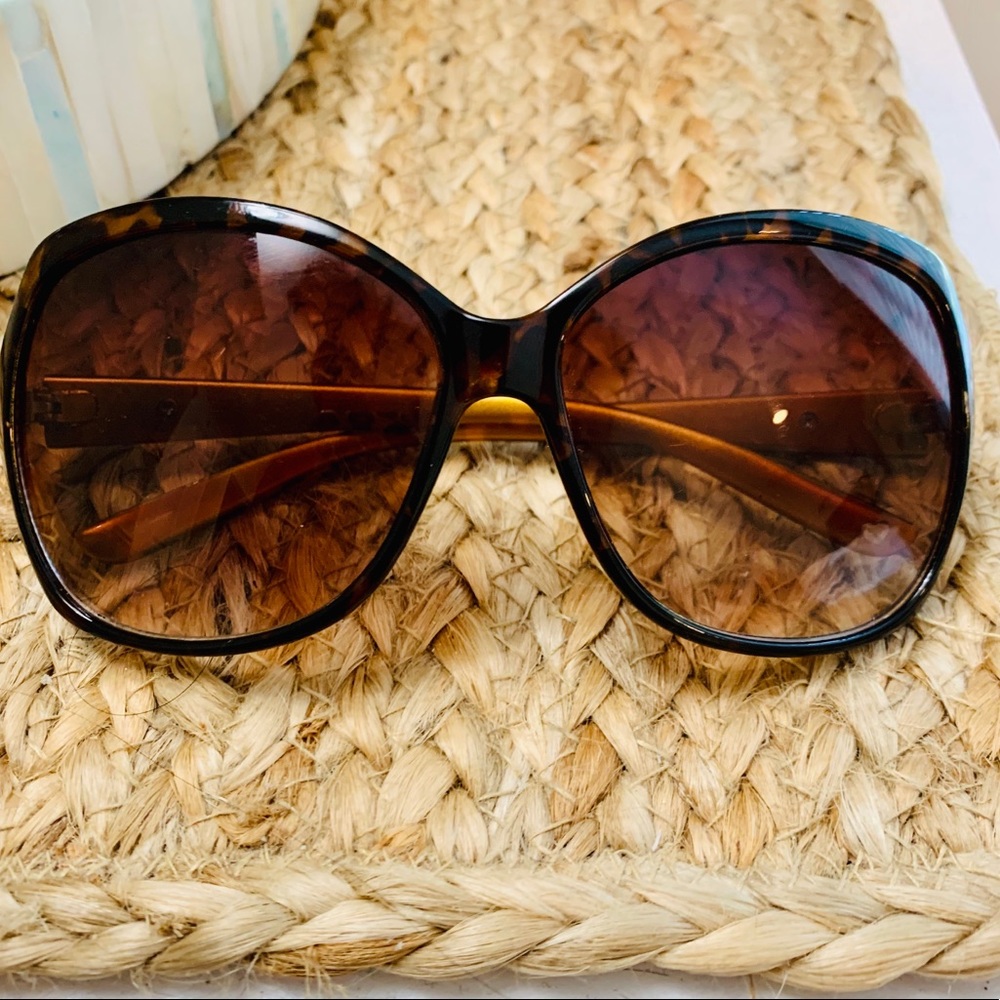Juicy Couture Sunglasses🍍
